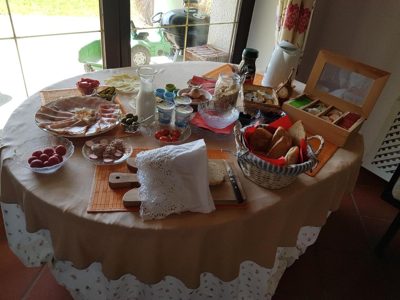 Pr'Simi Bed & Breakfast Golnik ภายนอก รูปภาพ